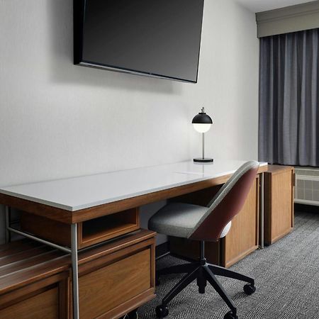 Courtyard By Marriott Stockton Hotel Bagian luar foto