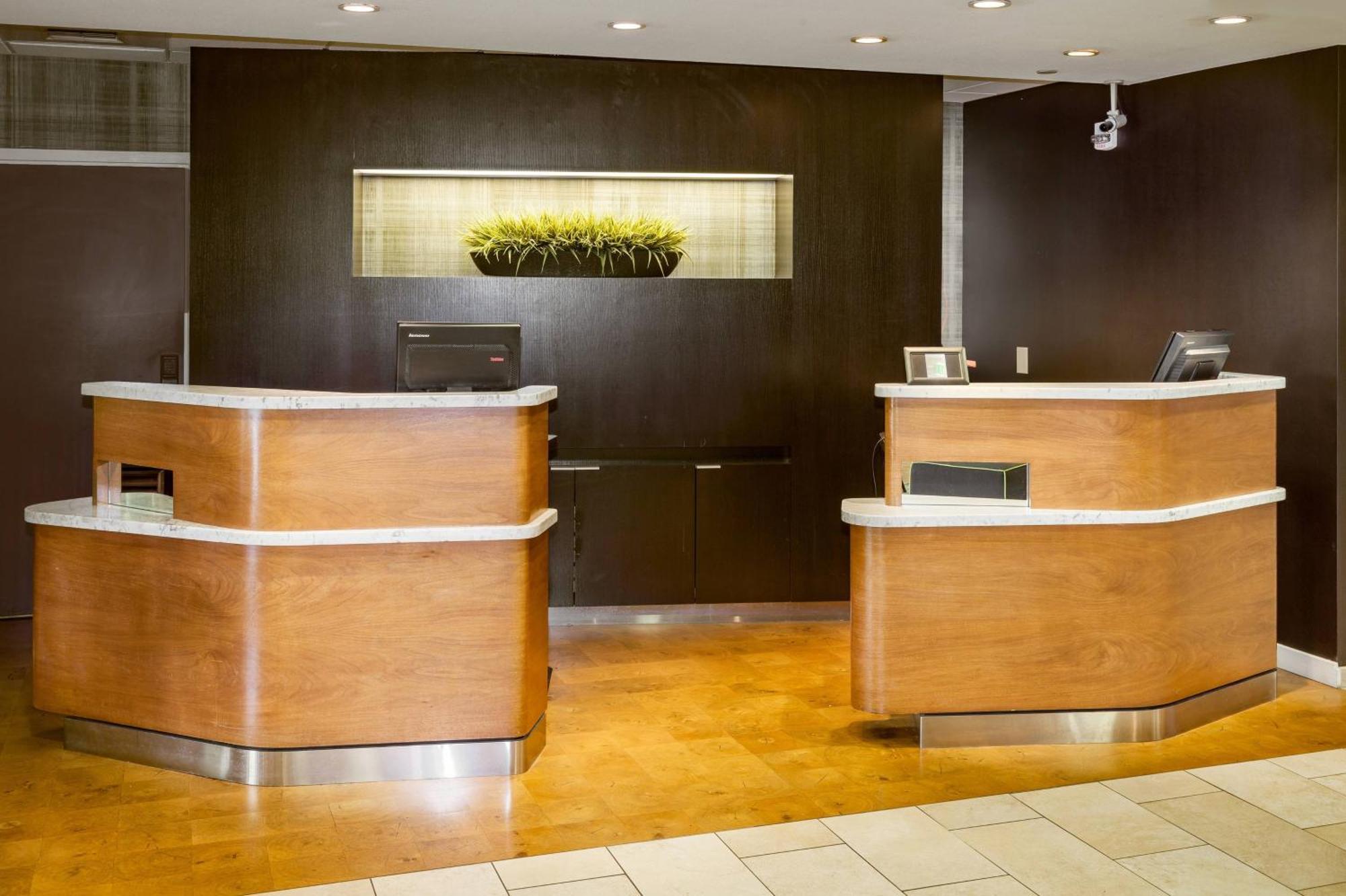 Courtyard By Marriott Stockton Hotel Bagian luar foto