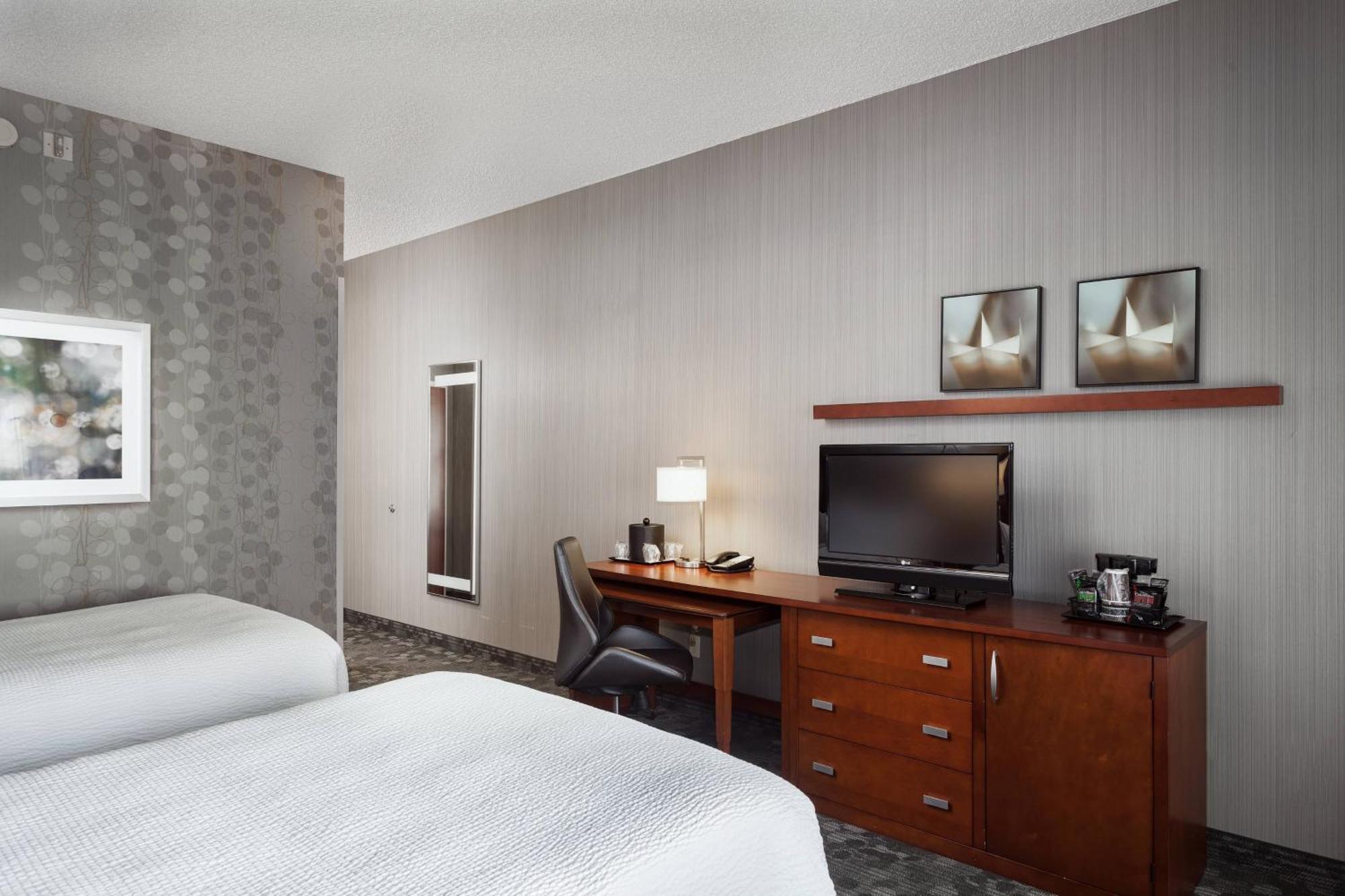 Courtyard By Marriott Stockton Hotel Bagian luar foto