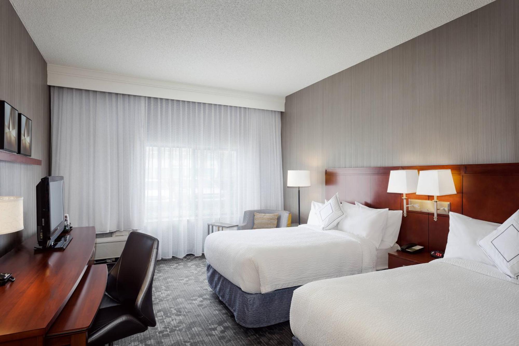 Courtyard By Marriott Stockton Hotel Bagian luar foto
