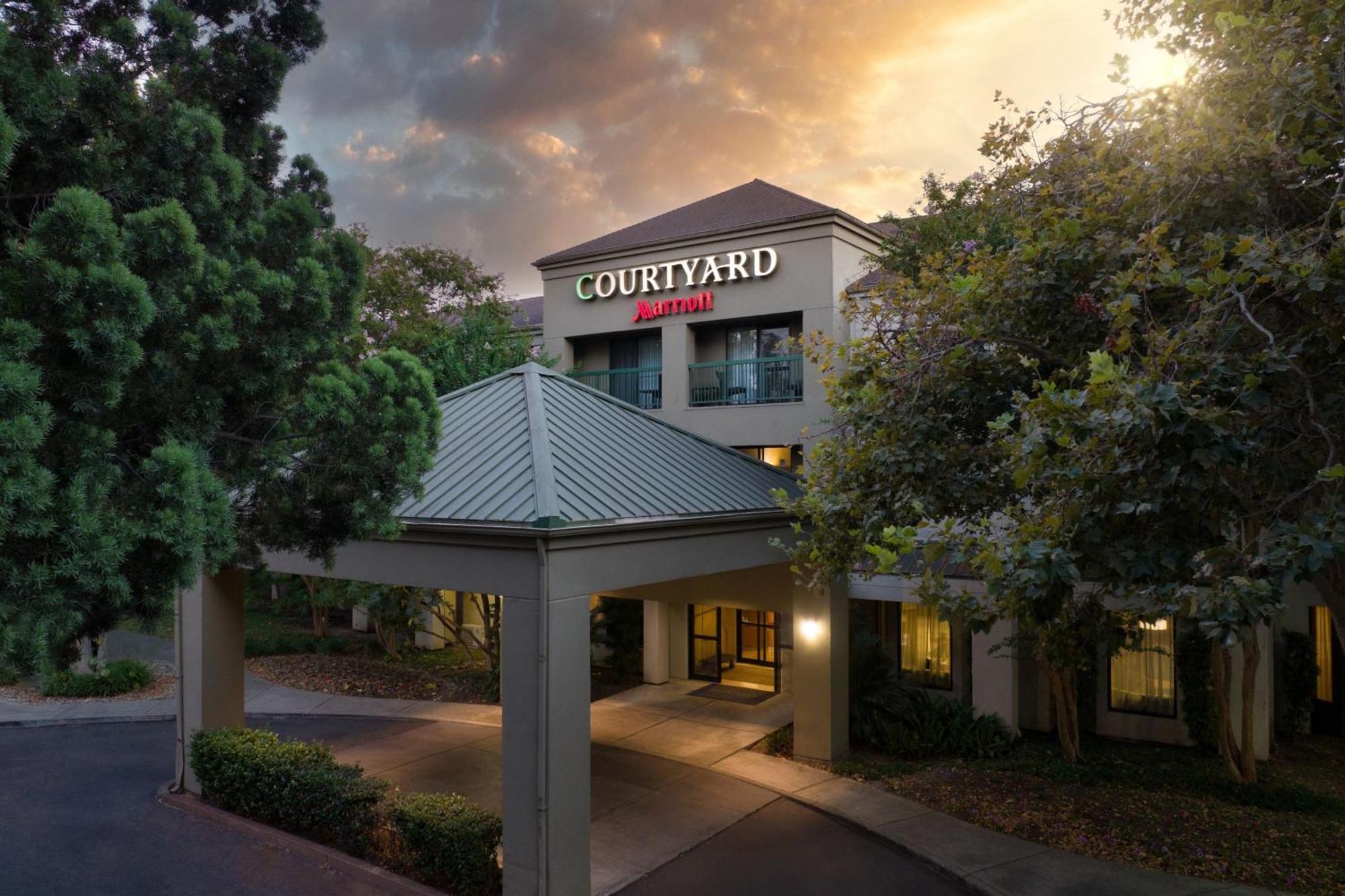 Courtyard By Marriott Stockton Hotel Bagian luar foto