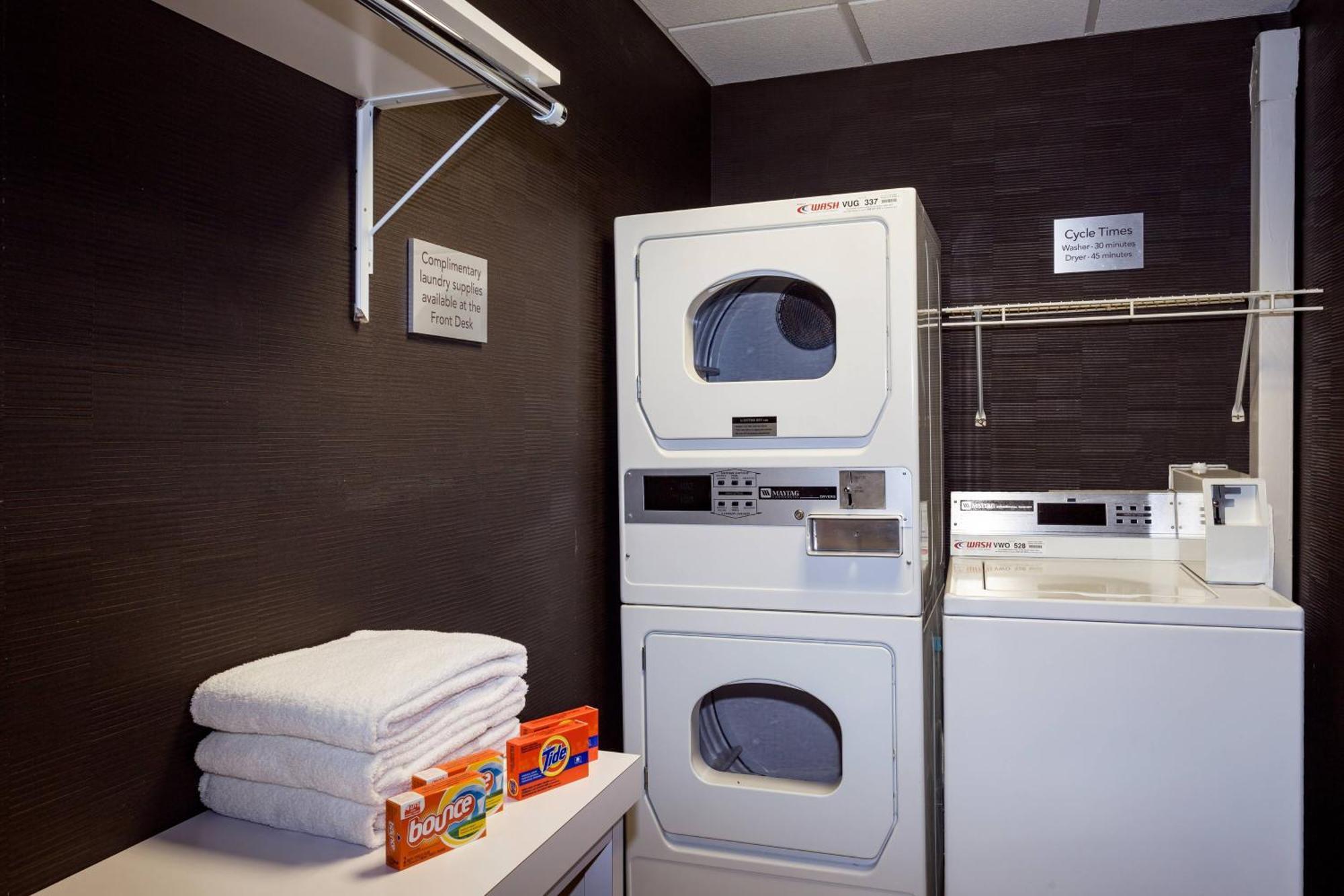 Courtyard By Marriott Stockton Hotel Bagian luar foto