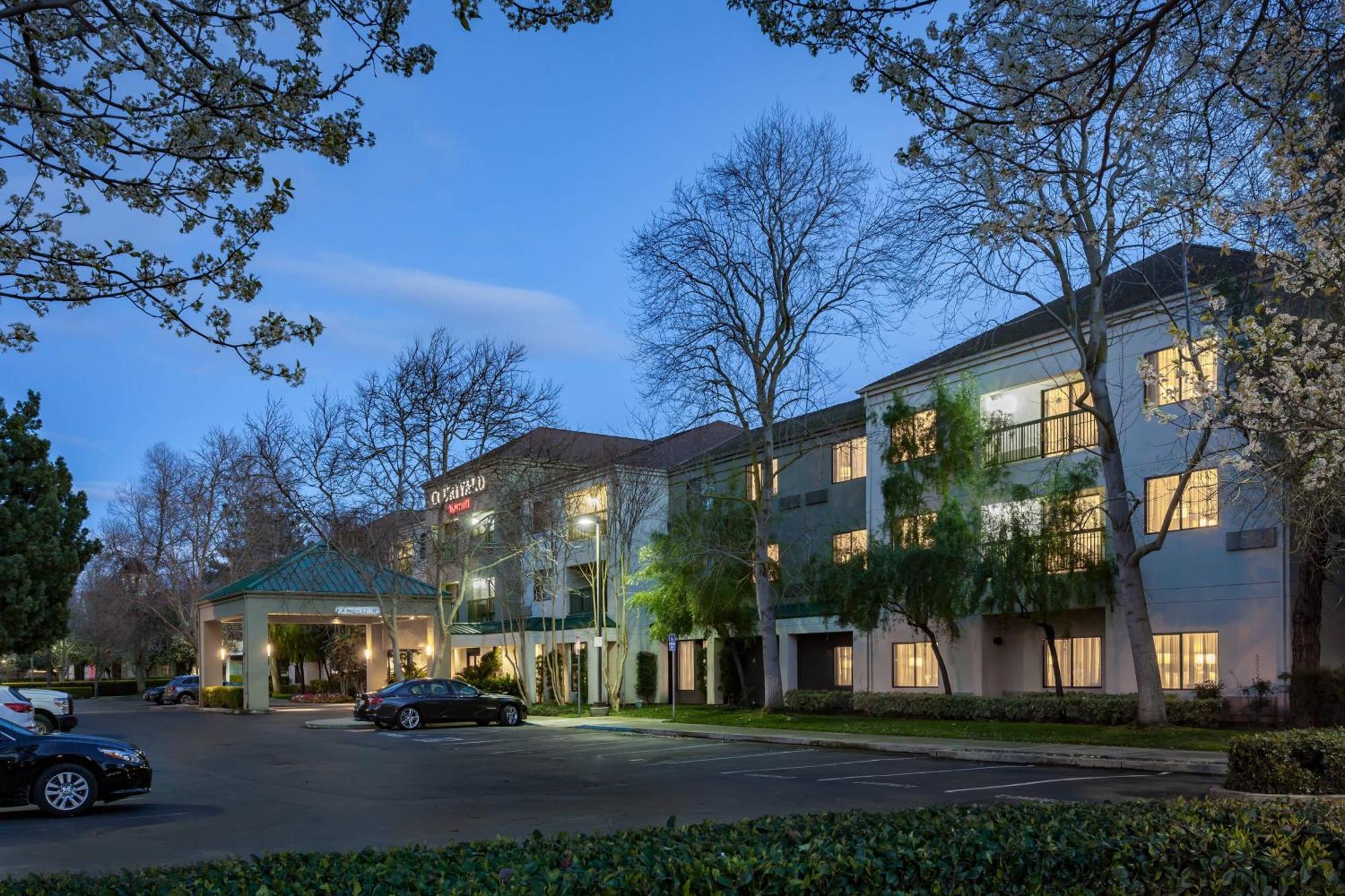Courtyard By Marriott Stockton Hotel Bagian luar foto