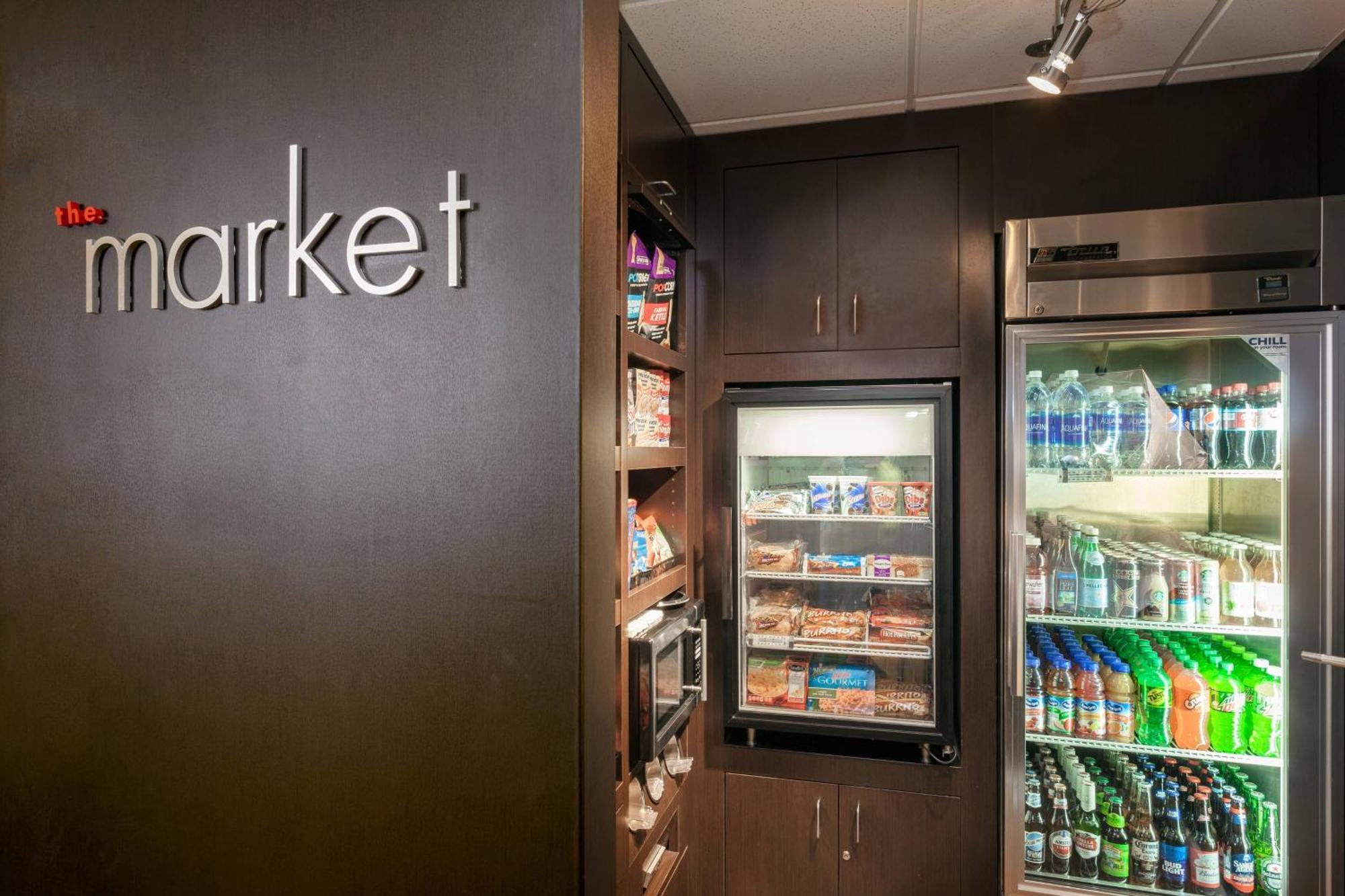 Courtyard By Marriott Stockton Hotel Bagian luar foto