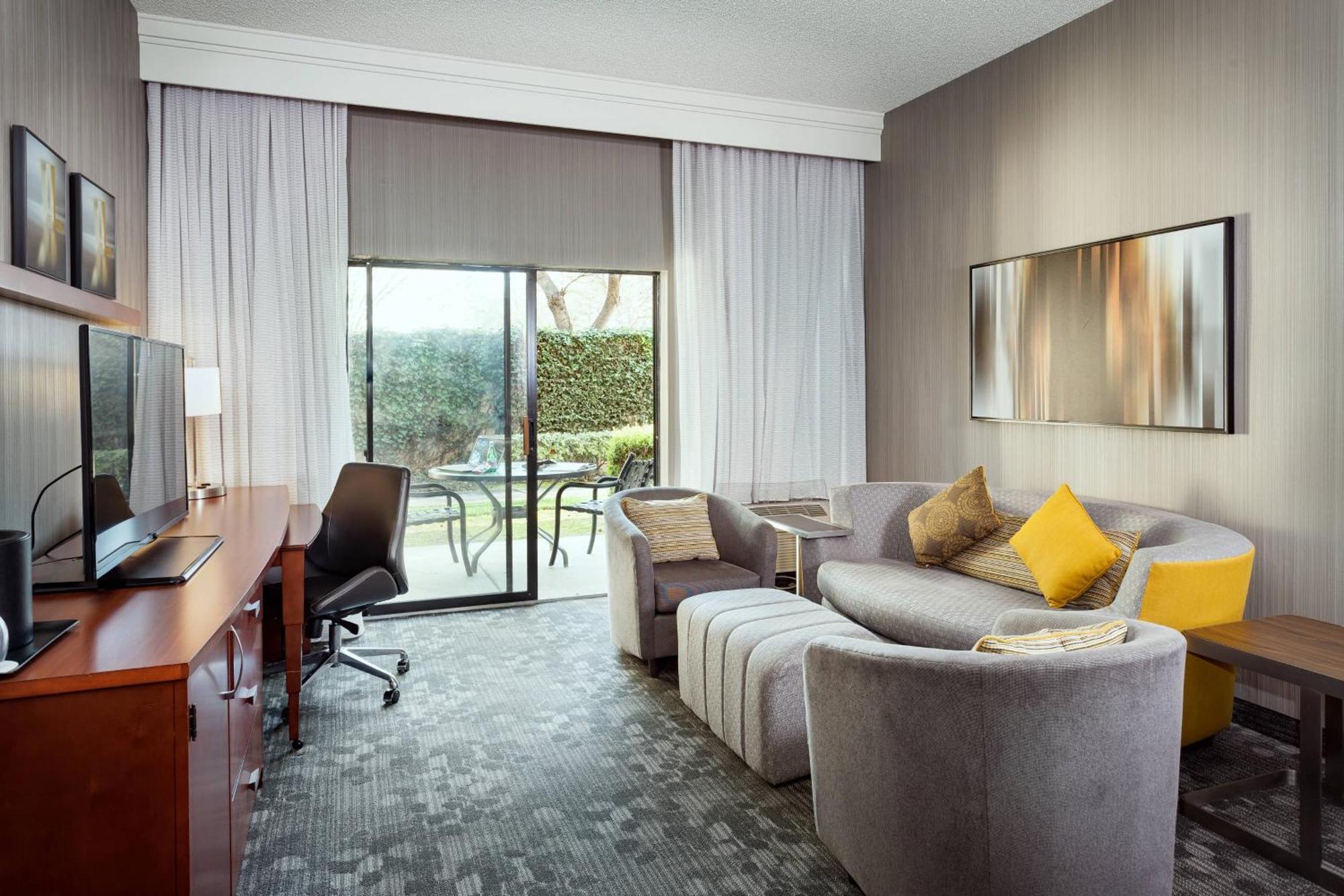Courtyard By Marriott Stockton Hotel Bagian luar foto