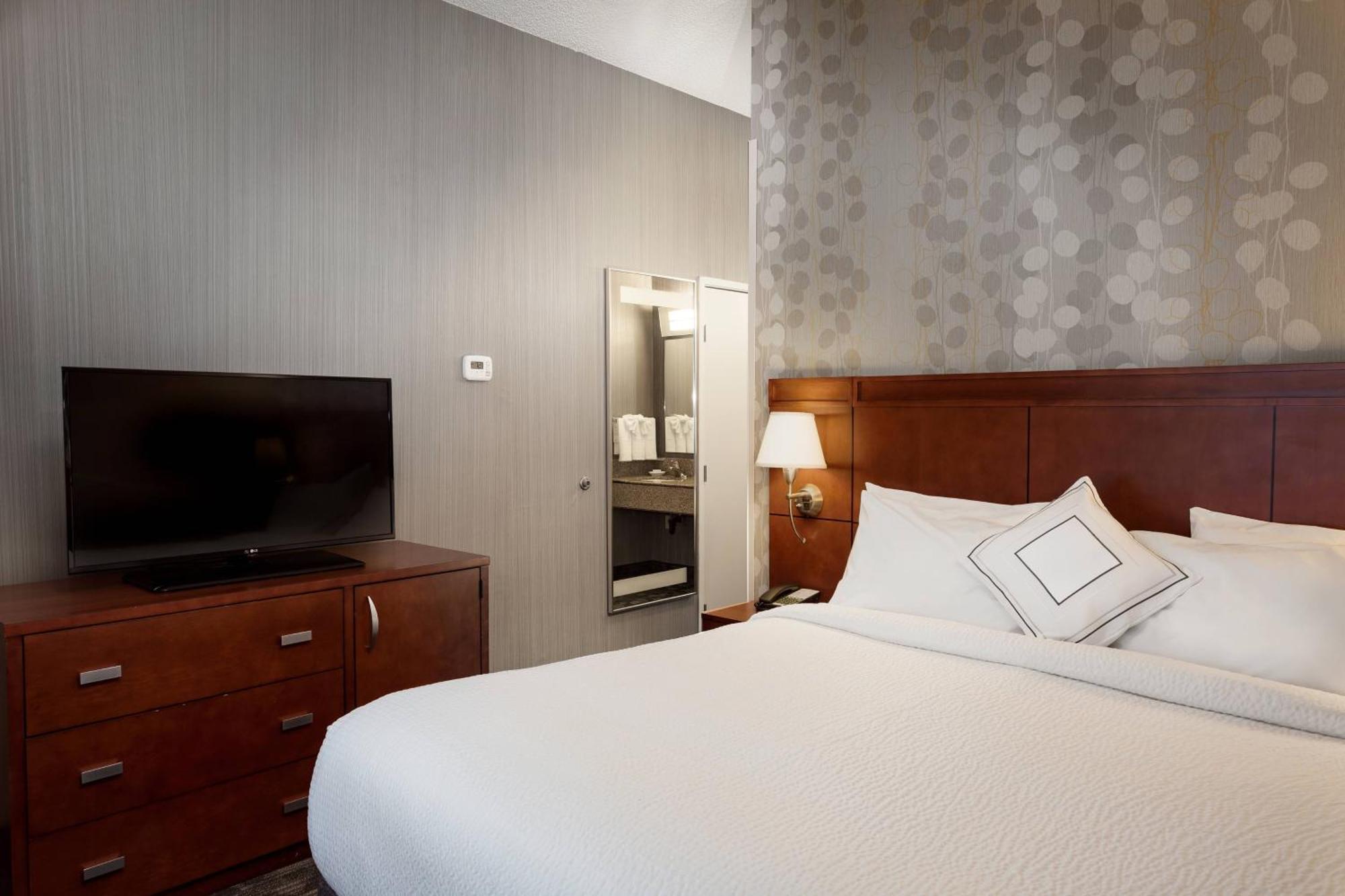 Courtyard By Marriott Stockton Hotel Bagian luar foto