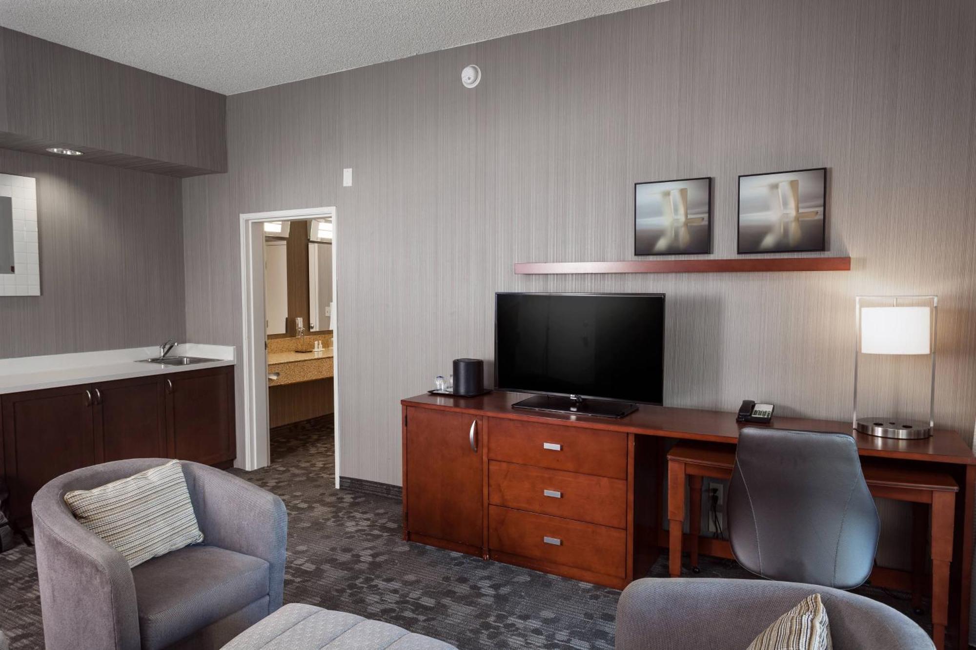 Courtyard By Marriott Stockton Hotel Bagian luar foto