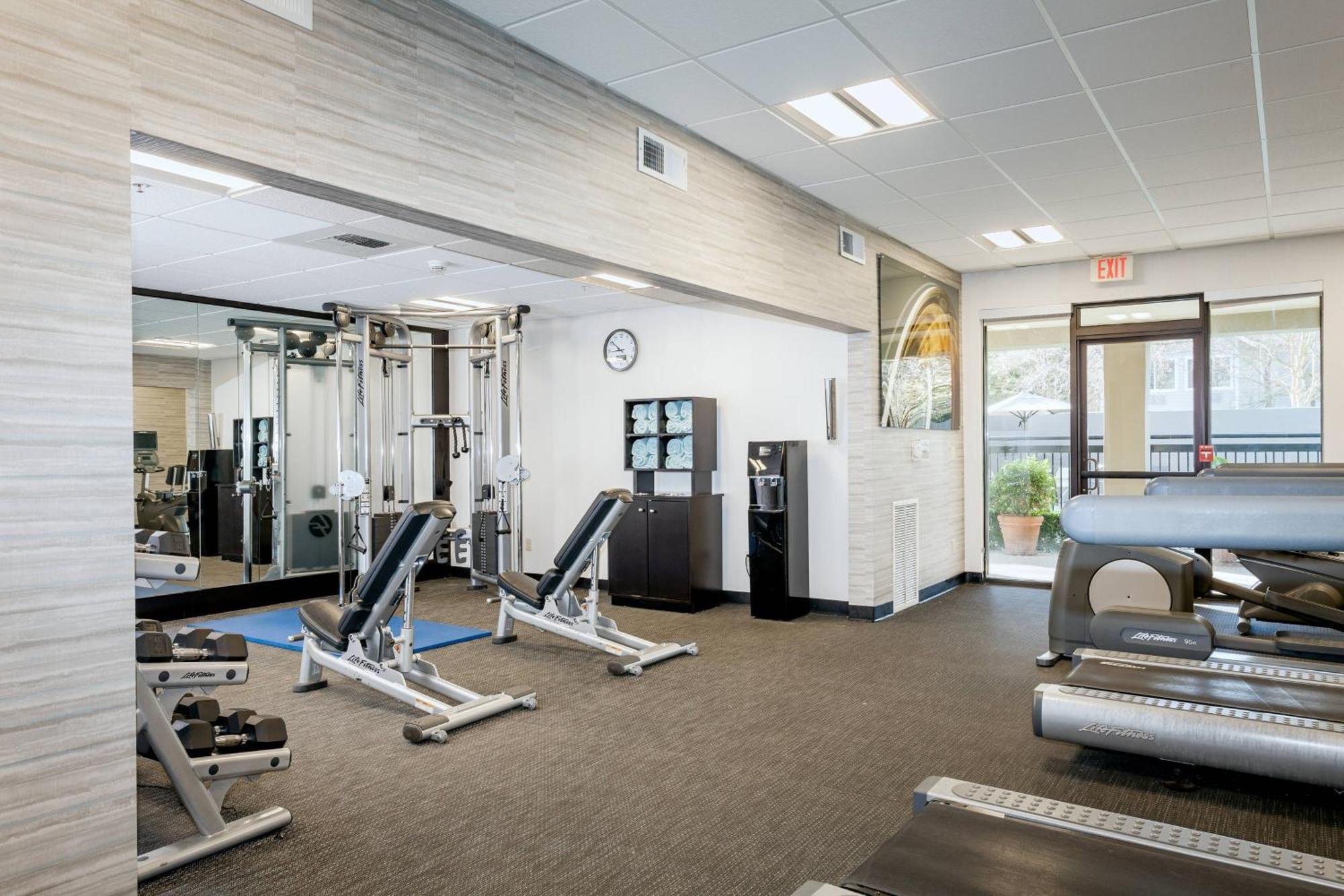 Courtyard By Marriott Stockton Hotel Bagian luar foto
