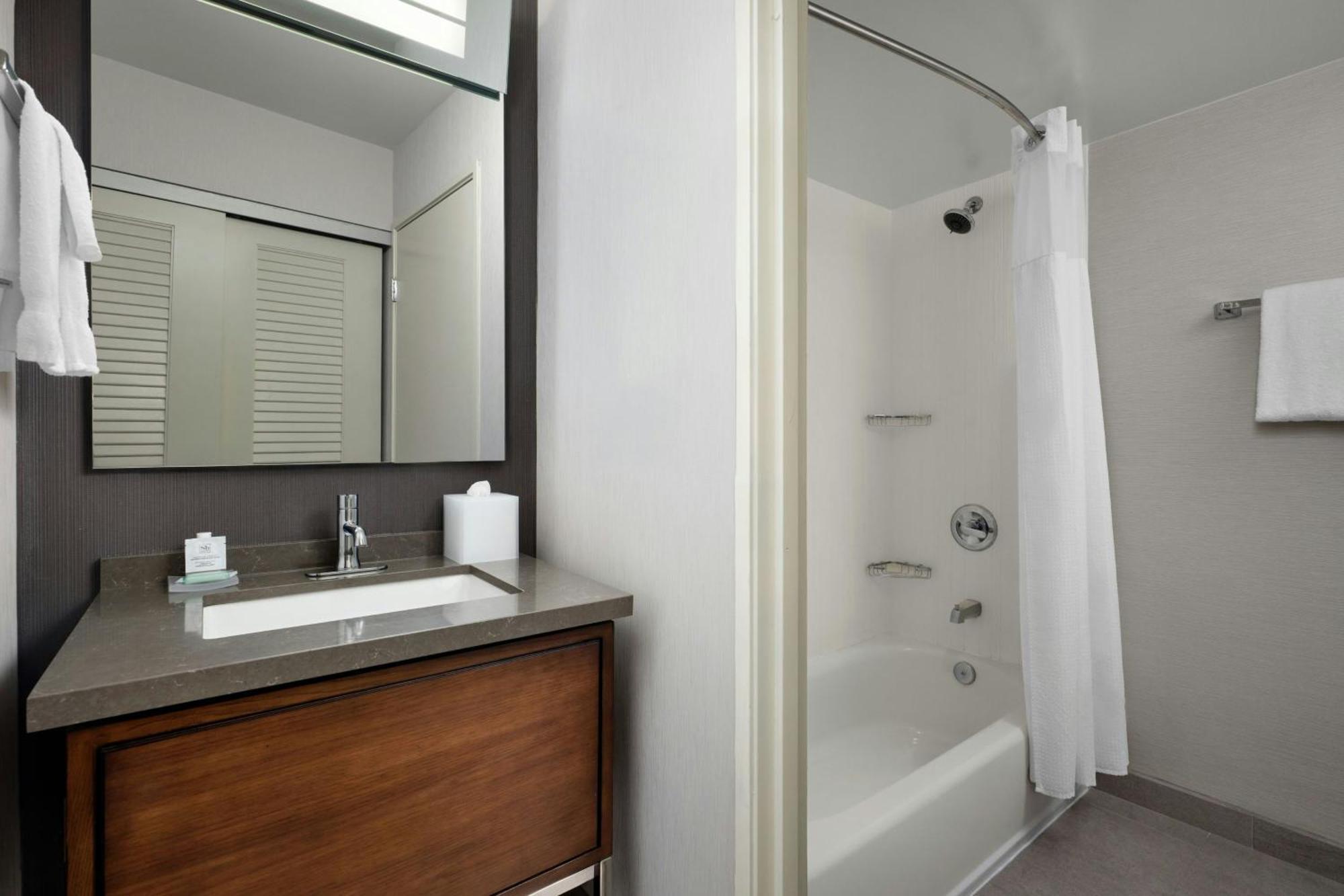 Courtyard By Marriott Stockton Hotel Bagian luar foto